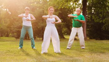 Group,Of,People,Practice,Tai,Chi,Chuan,In,A,Park.